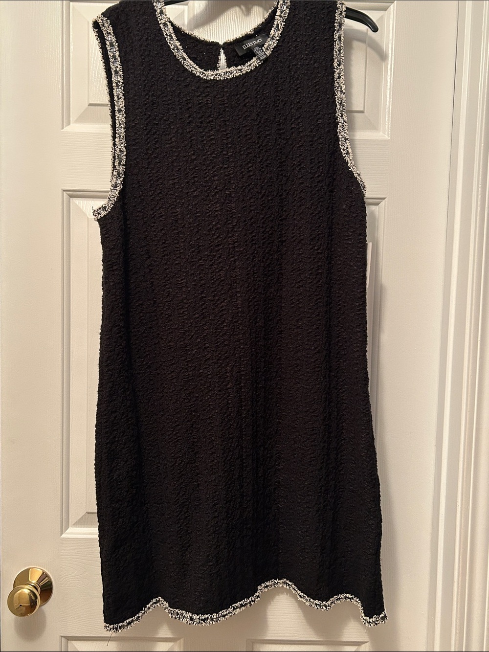 Ellen Tracy Black Sleeveless Textured Shift Dress with White Trim